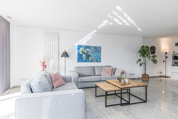 Foto - Verkocht onder voorbehoud: Verrassend ruime en instapklare gezinswoning met diepe zonnige tuin in Hoensbroek
